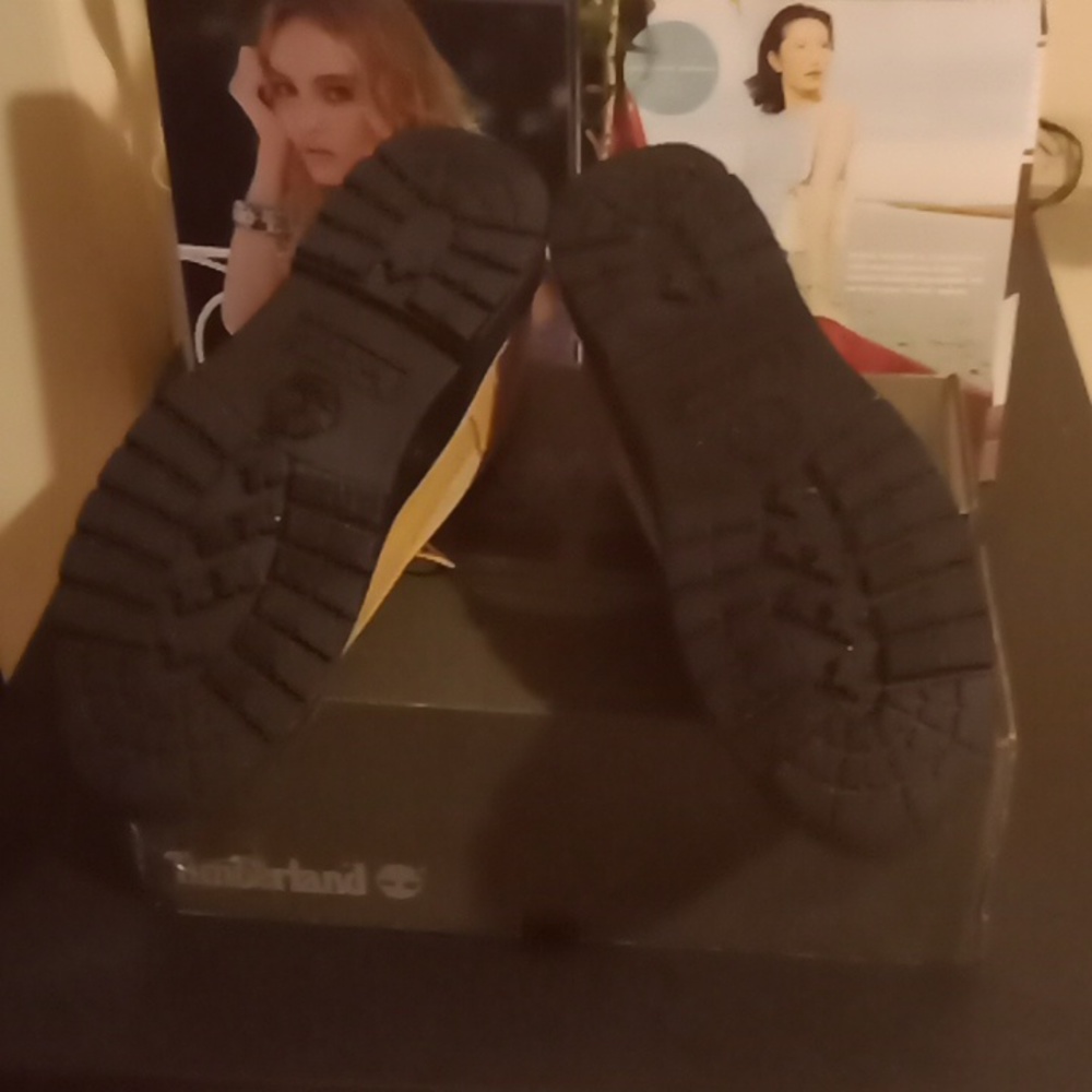 Timberland chucka.  [PRE-LOVED] - Picture 10 of 10